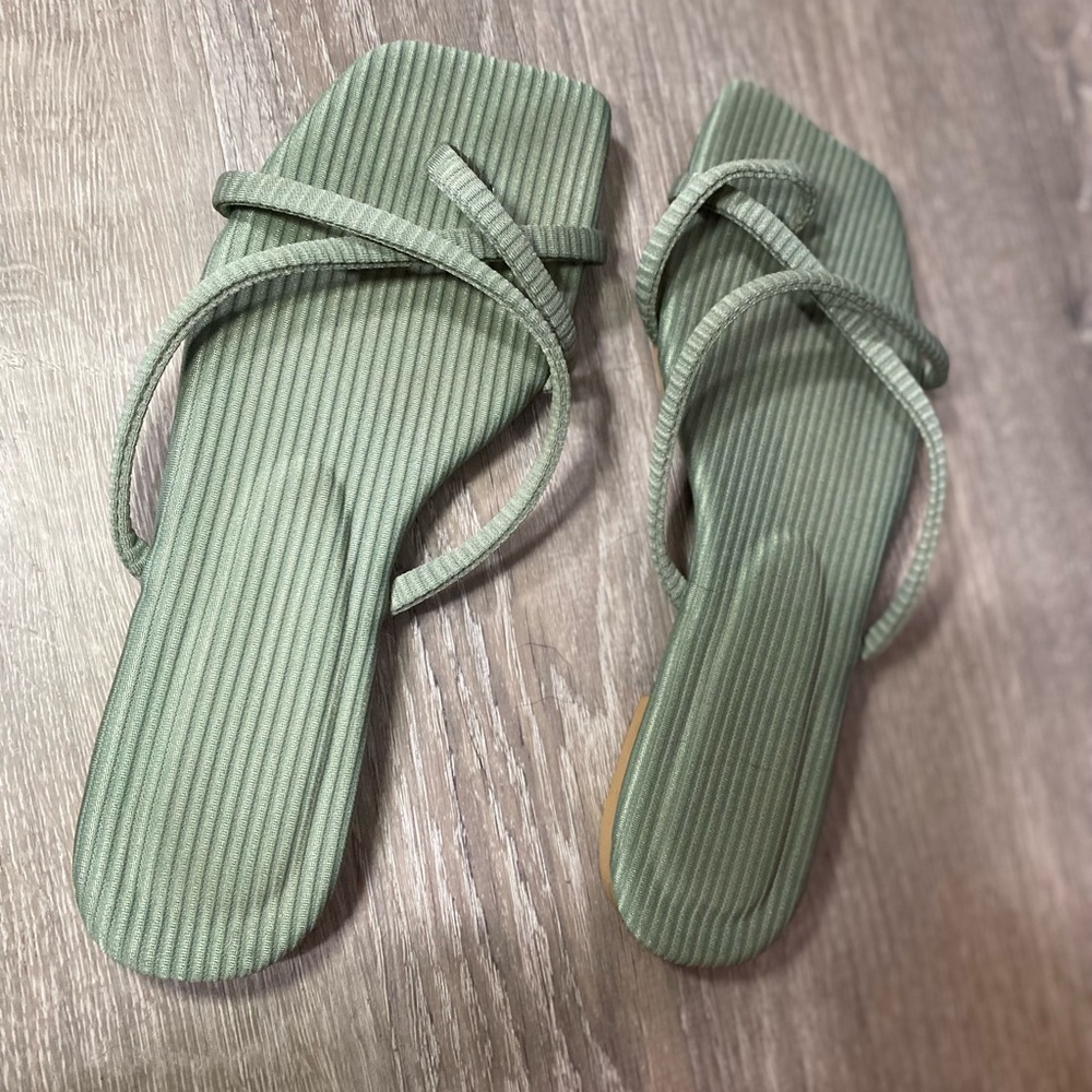 Sage Sandals Size 7